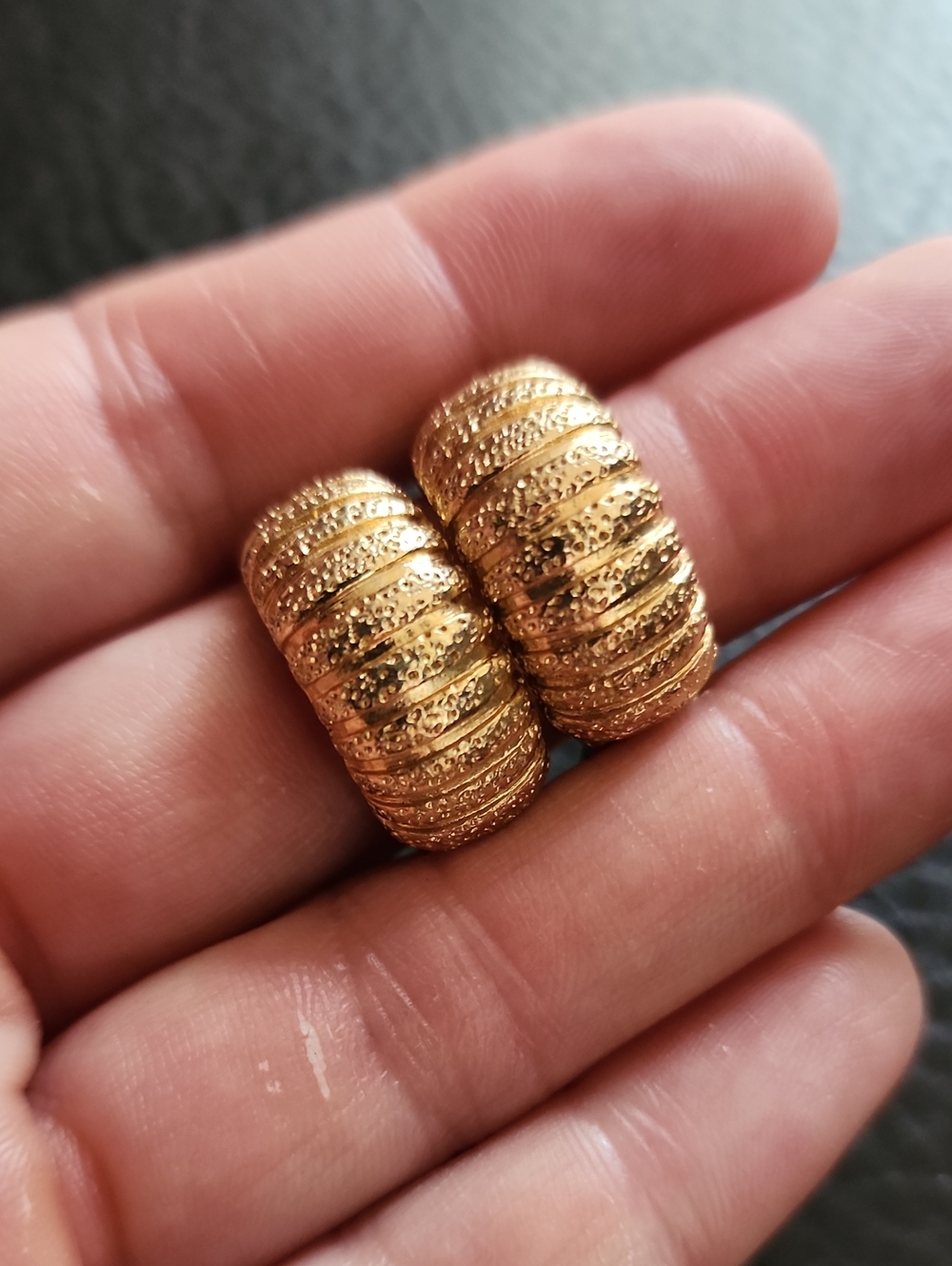 VTG Sarah Coventry Gold Textured Hoop Clip Earrings - Elegant Women's Jewelry